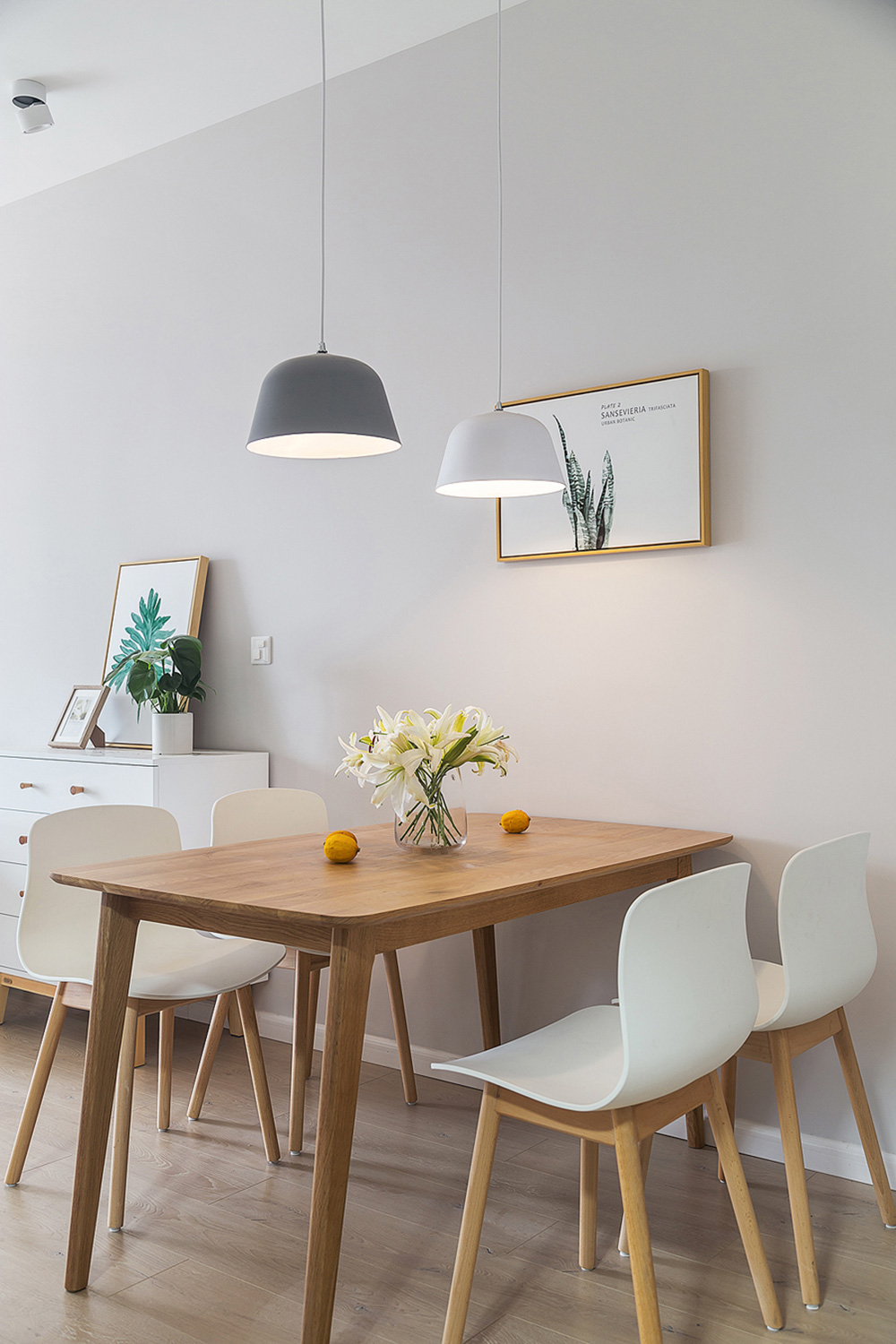 南寧萬科魅力之城二居90平米現(xiàn)代前衛(wèi)風(fēng)格室內(nèi)裝修案例-餐桌 南寧萬科魅力之城二居90平米現(xiàn)代前衛(wèi)風(fēng)格室內(nèi)裝修案例-餐桌