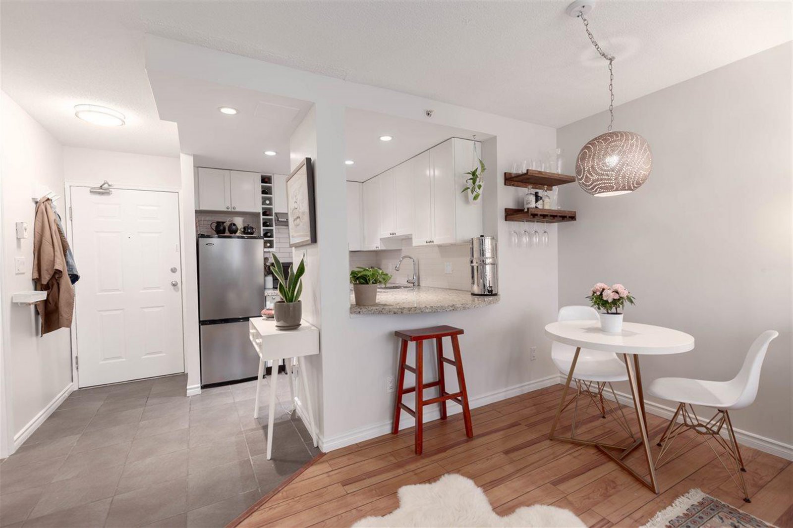 裝修案例現(xiàn)代簡(jiǎn)約風(fēng)格室內(nèi)裝修效果圖-餐廳 裝修案例現(xiàn)代簡(jiǎn)約風(fēng)格室內(nèi)裝修效果圖-餐廳