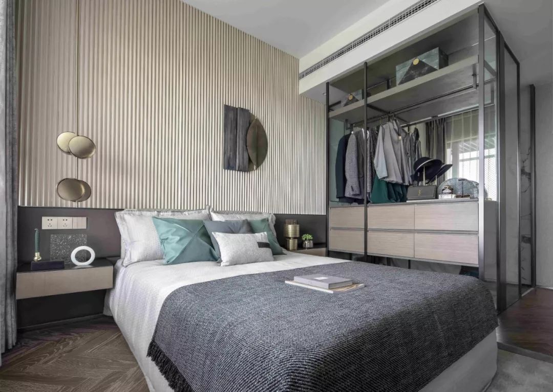 現(xiàn)代輕奢風(fēng)格室內(nèi)設(shè)計家裝案例-主臥 現(xiàn)代輕奢風(fēng)格室內(nèi)設(shè)計家裝案例-主臥