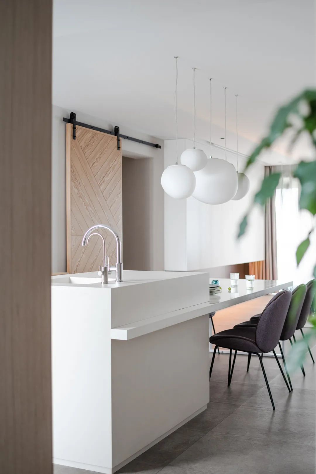 現(xiàn)代簡約風(fēng)格室內(nèi)設(shè)計家裝案例-餐廳 現(xiàn)代簡約風(fēng)格室內(nèi)設(shè)計家裝案例-餐廳