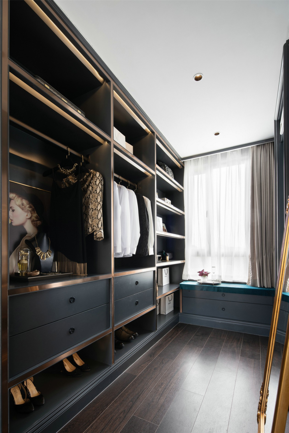 歐式古典風(fēng)格別墅室內(nèi)設(shè)計家裝案例-衣帽間 歐式古典風(fēng)格別墅室內(nèi)設(shè)計家裝案例-衣帽間