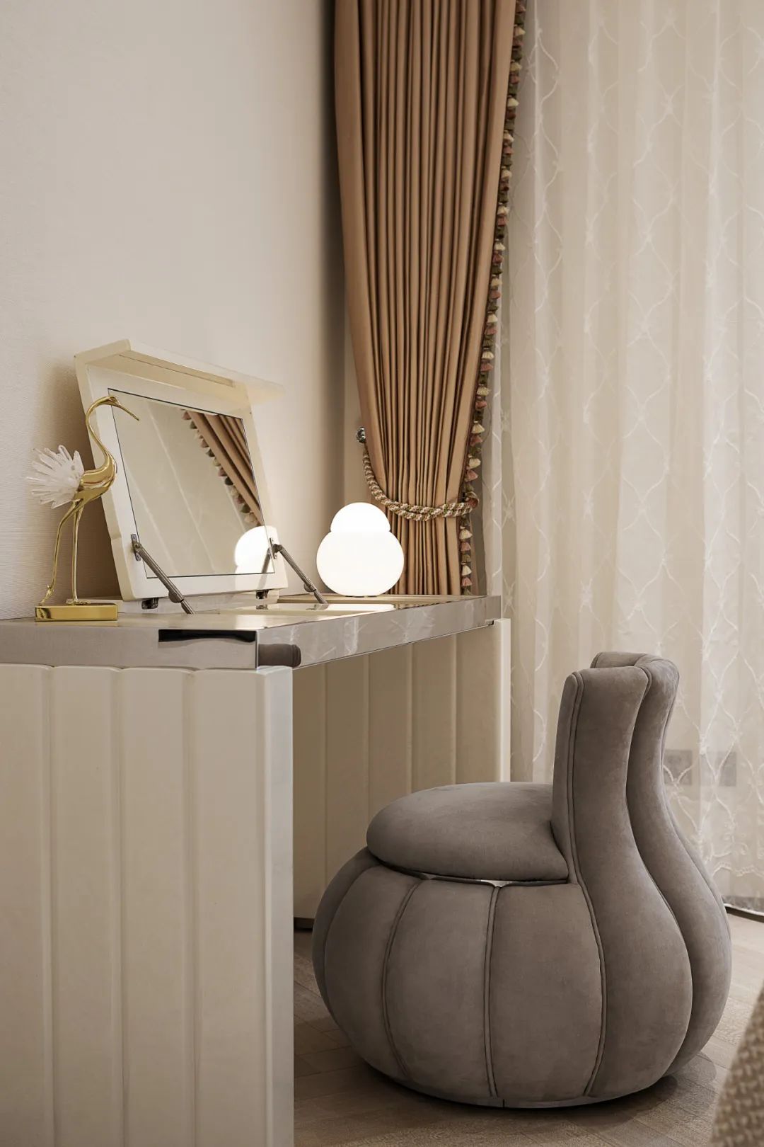 簡歐風格家裝設(shè)計別墅裝修效果圖-臥室梳妝臺 簡歐風格家裝設(shè)計別墅裝修效果圖-臥室梳妝臺