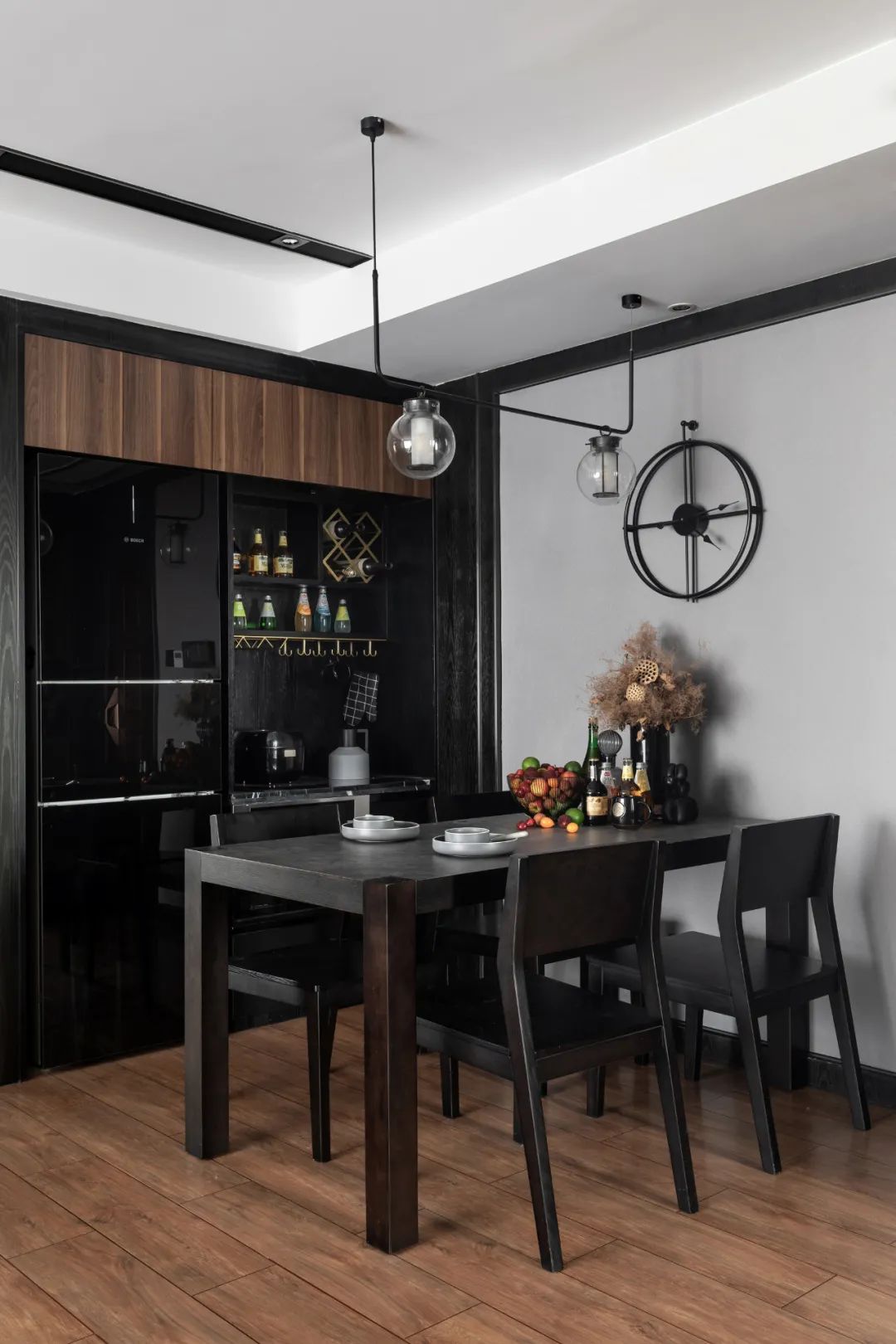 現(xiàn)代復(fù)古混搭風(fēng)格室內(nèi)設(shè)計家裝案例-餐廳 現(xiàn)代復(fù)古混搭風(fēng)格室內(nèi)設(shè)計家裝案例-餐廳