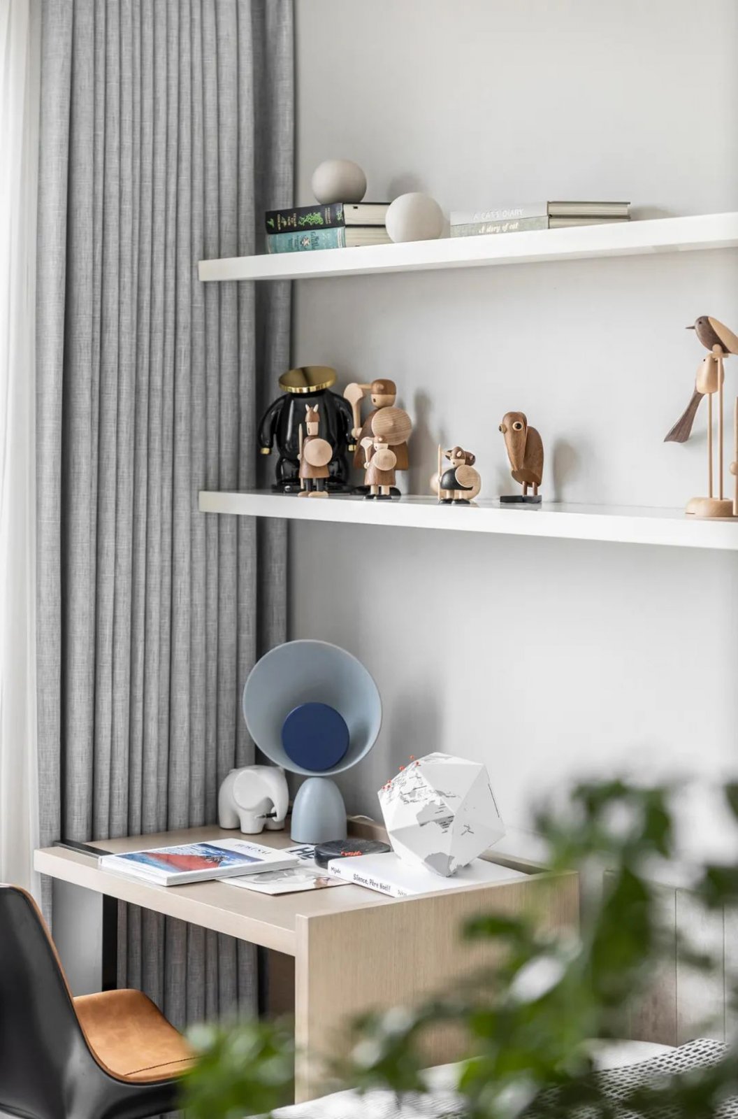 現(xiàn)代簡約風(fēng)格室內(nèi)設(shè)計家裝案例-書桌 現(xiàn)代簡約風(fēng)格室內(nèi)設(shè)計家裝案例-書桌