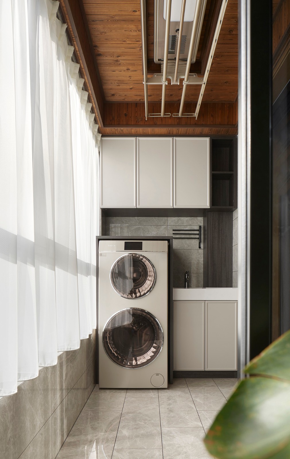 現(xiàn)代新中式風(fēng)格家裝設(shè)計(jì)室內(nèi)裝修效果圖-陽臺(tái) 現(xiàn)代新中式風(fēng)格家裝設(shè)計(jì)室內(nèi)裝修效果圖-陽臺(tái)