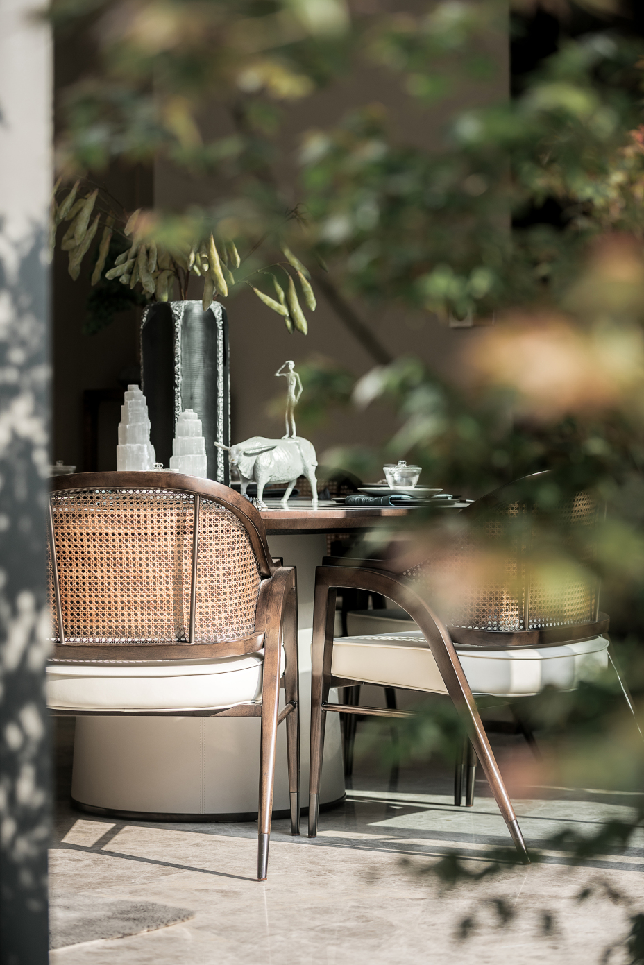 新中式風(fēng)格別墅家裝案例效果圖-餐廳 新中式風(fēng)格別墅家裝案例效果圖-餐廳