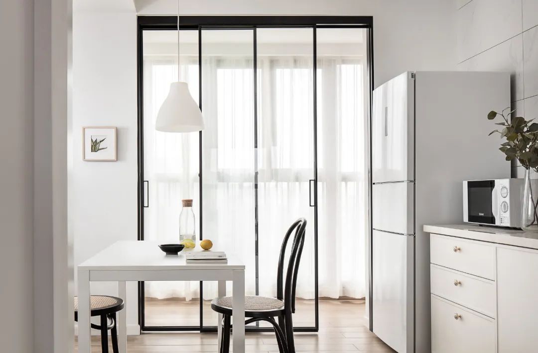 裝修案例現(xiàn)代簡(jiǎn)約風(fēng)格室內(nèi)裝修效果圖-餐廳 裝修案例現(xiàn)代簡(jiǎn)約風(fēng)格室內(nèi)裝修效果圖-餐廳