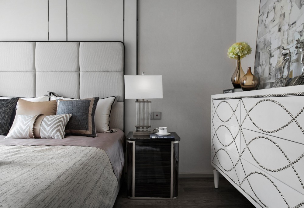 現(xiàn)代輕奢風格室內(nèi)設(shè)計家裝案例-臥室床頭柜