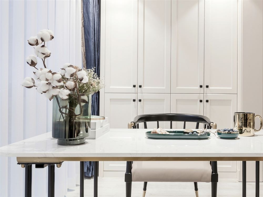 江門(mén)市方直瓏湖灣輕奢風(fēng)格三居室裝修案例