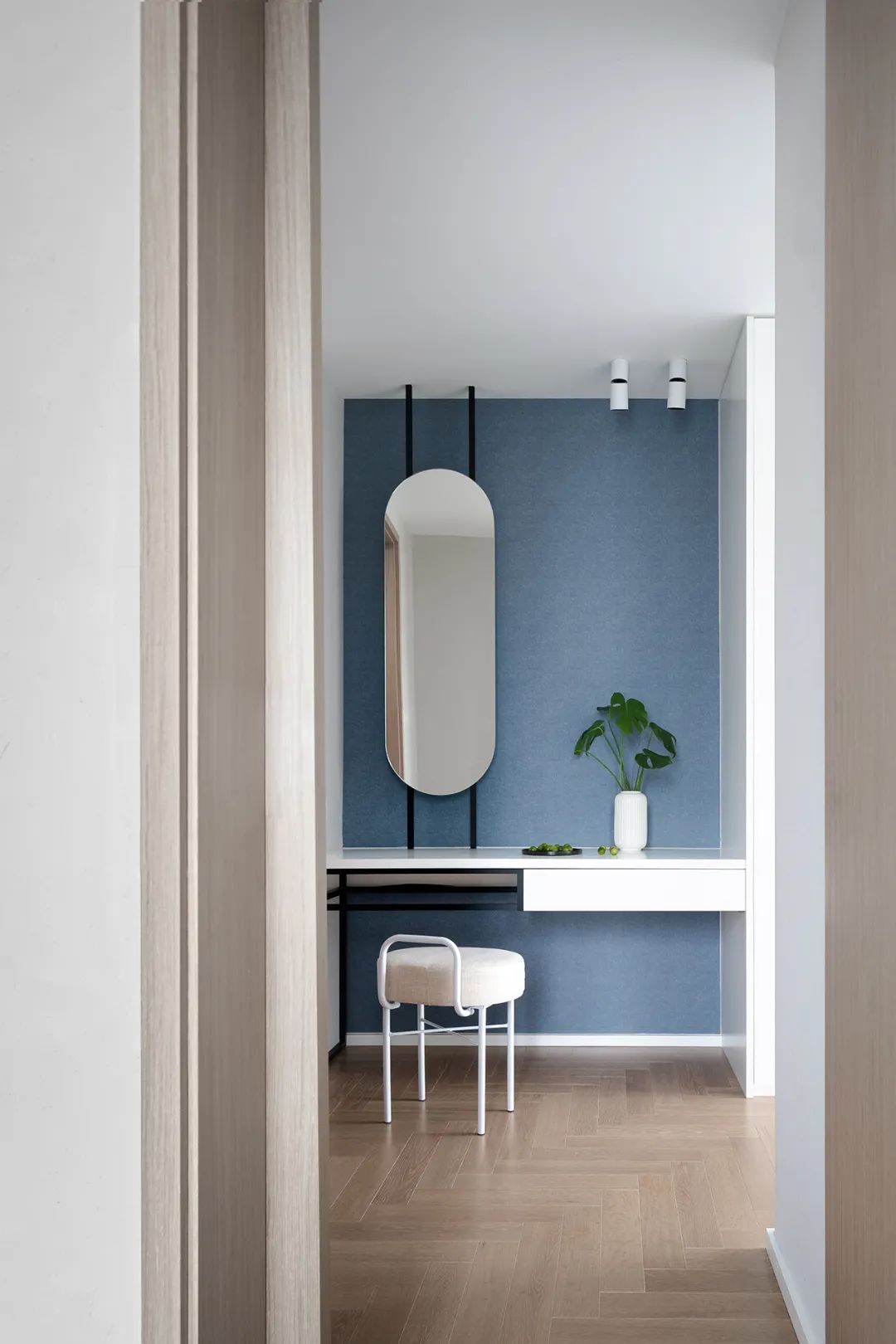 現(xiàn)代簡約風(fēng)格室內(nèi)設(shè)計家裝案例-梳妝臺 現(xiàn)代簡約風(fēng)格室內(nèi)設(shè)計家裝案例-梳妝臺