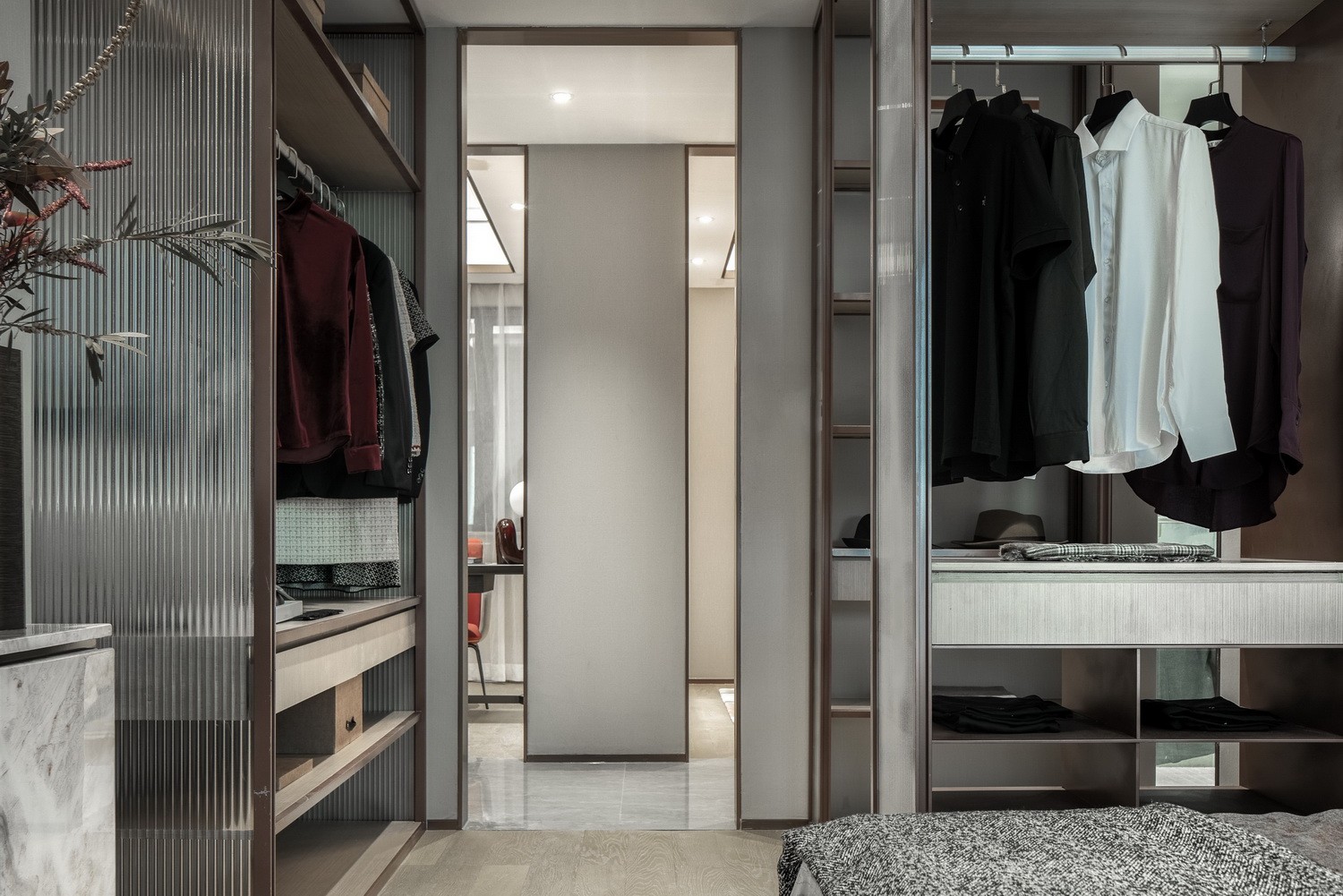 現(xiàn)代新中式風格室內(nèi)設計家裝案例-衣帽間 現(xiàn)代新中式風格室內(nèi)設計家裝案例-衣帽間
