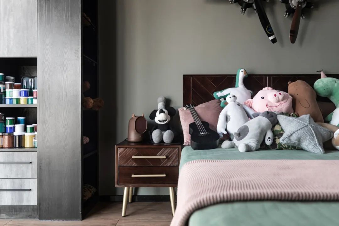 現(xiàn)代復(fù)古混搭風(fēng)格室內(nèi)設(shè)計家裝案例-次臥 現(xiàn)代復(fù)古混搭風(fēng)格室內(nèi)設(shè)計家裝案例-次臥