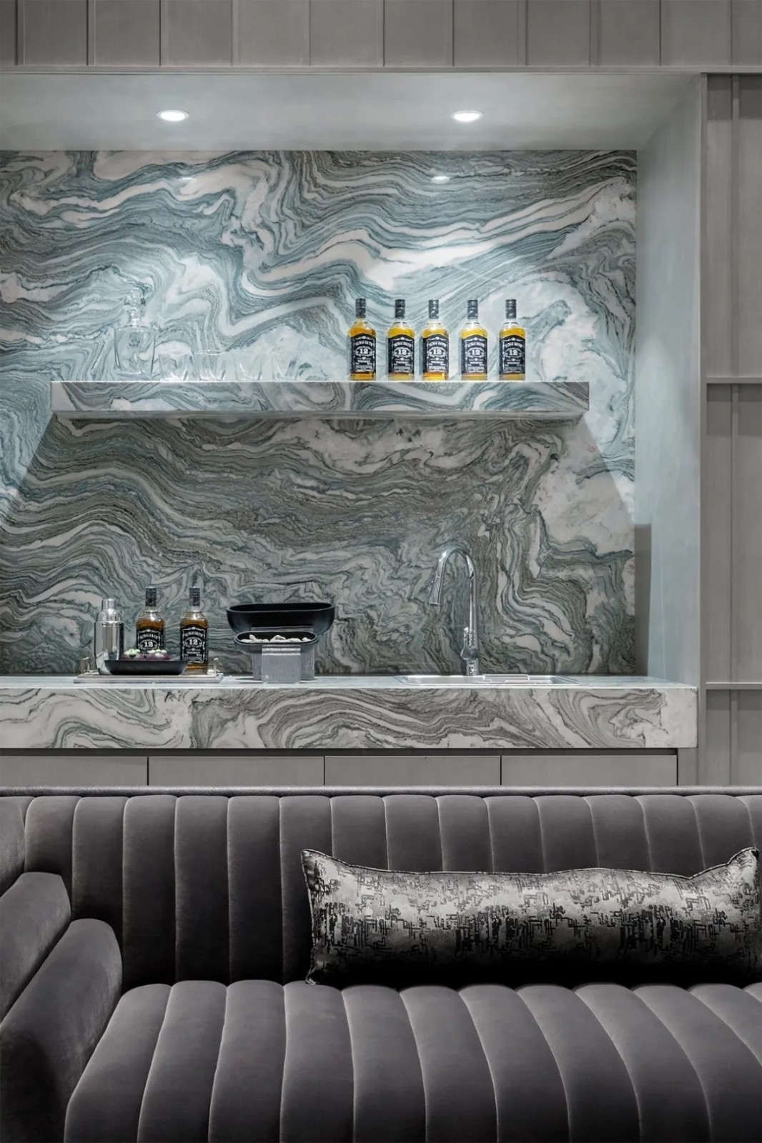 現(xiàn)代簡約風(fēng)格別墅室內(nèi)設(shè)計(jì)家裝案例-背景墻 現(xiàn)代簡約風(fēng)格別墅室內(nèi)設(shè)計(jì)家裝案例-背景墻