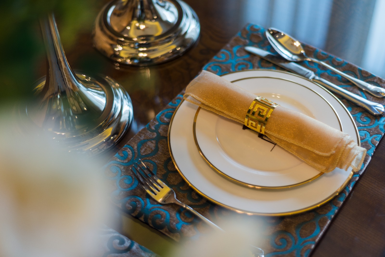 裝修公司奢華美式風格室內(nèi)裝修效果圖-餐桌 裝修公司奢華美式風格室內(nèi)裝修效果圖-餐桌