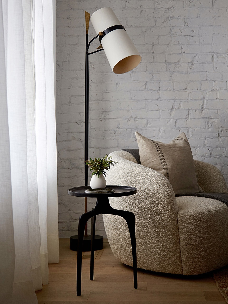 極簡工業(yè)風(fēng)風(fēng)格室內(nèi)家裝案例效果圖-客廳茶幾 極簡工業(yè)風(fēng)風(fēng)格室內(nèi)家裝案例效果圖-客廳茶幾