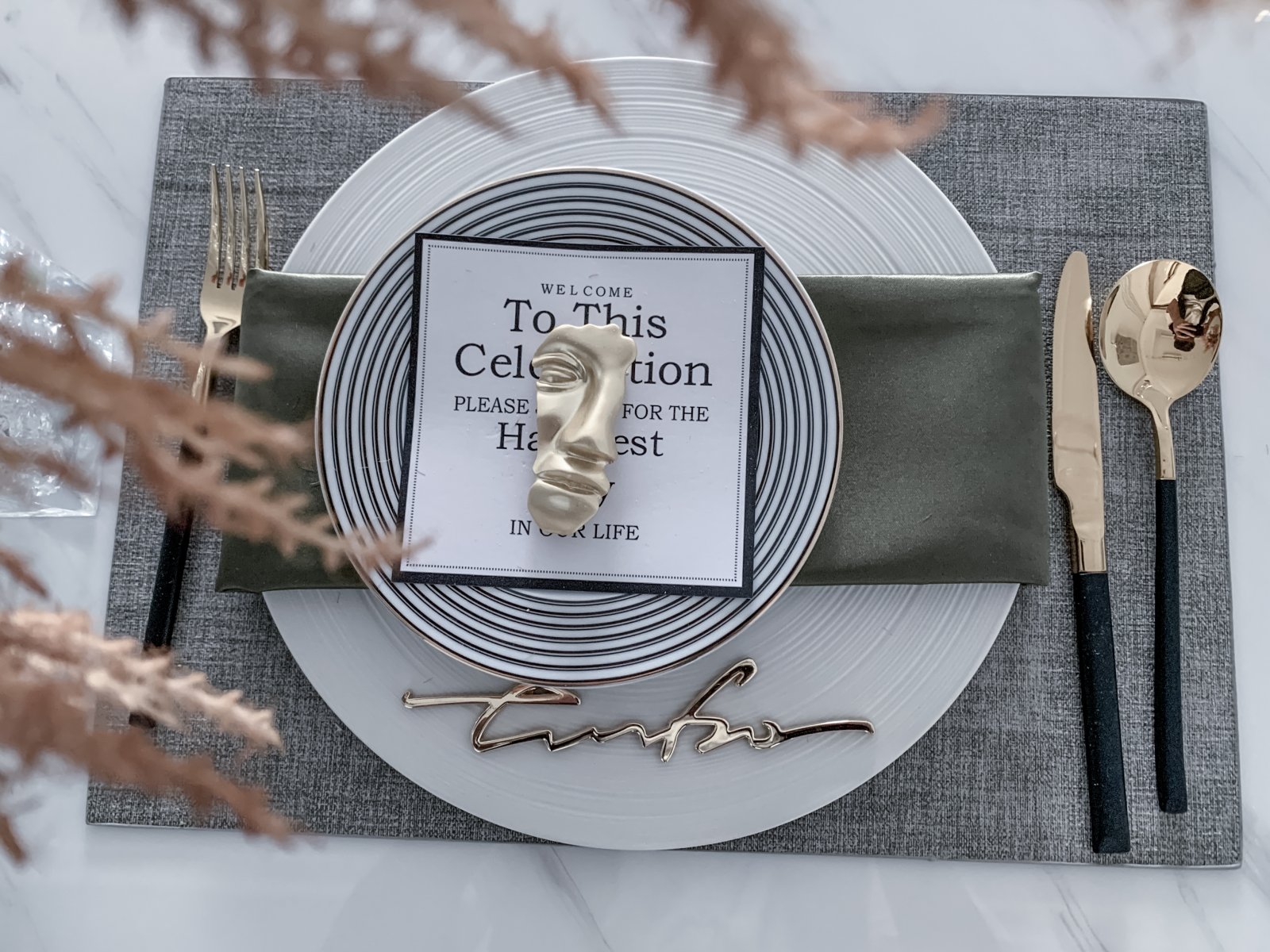 簡(jiǎn)歐輕奢風(fēng)格室內(nèi)設(shè)計(jì)家裝案例-餐廳餐具 簡(jiǎn)歐輕奢風(fēng)格室內(nèi)設(shè)計(jì)家裝案例-餐廳餐具