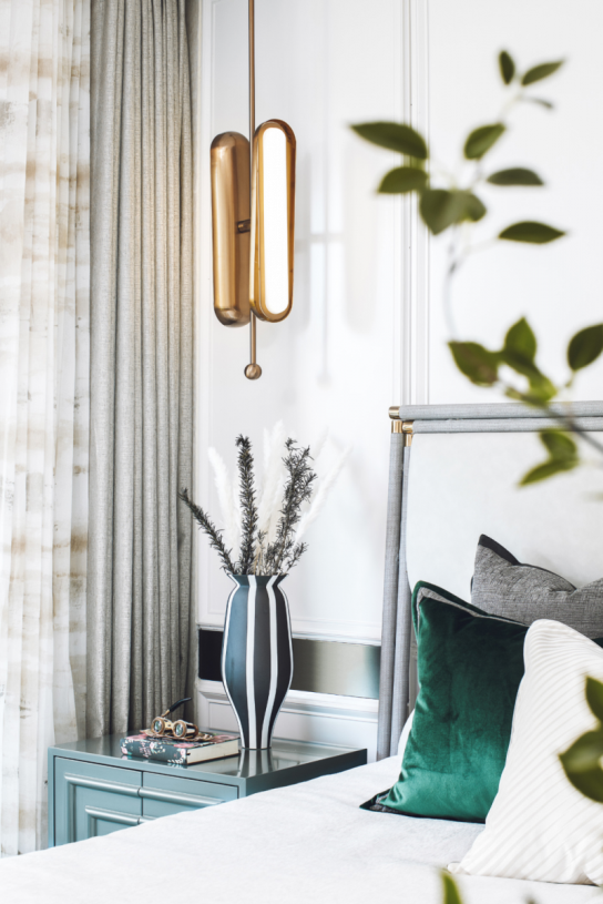 法式輕奢風格室內(nèi)設(shè)計家裝案例-臥室床頭柜 法式輕奢風格室內(nèi)設(shè)計家裝案例-臥室床頭柜