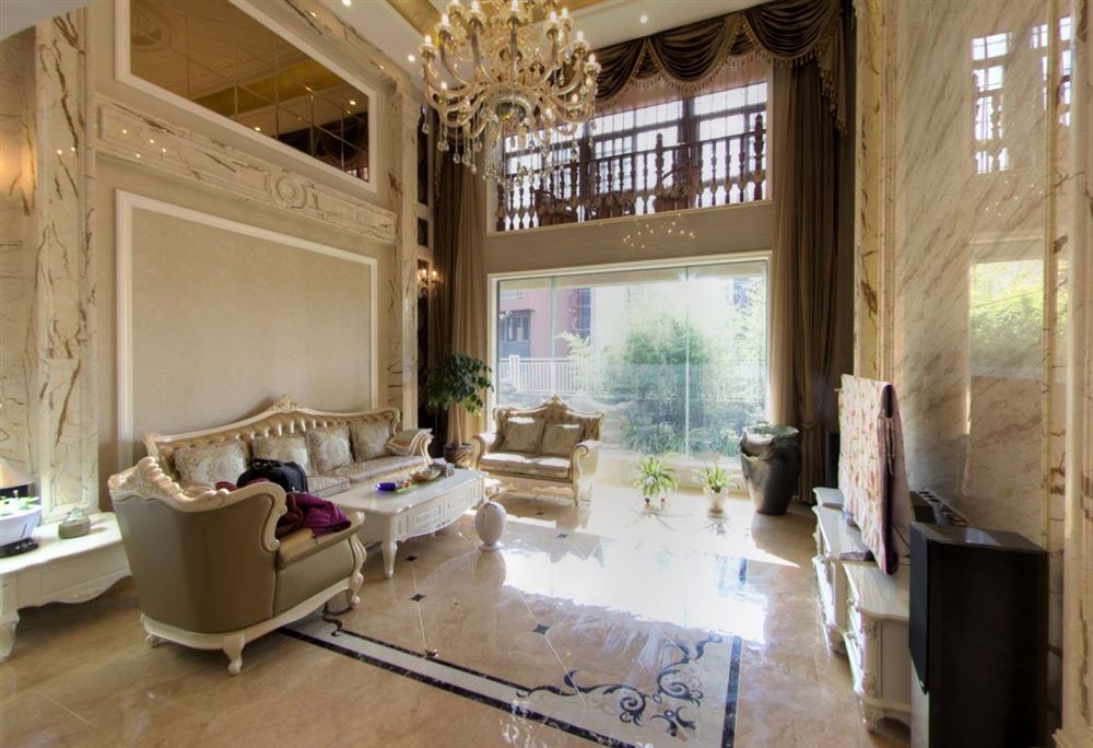 楚雄彝族自治州茶花谷國際社區(qū)香檳郡小區(qū)歐式風(fēng)格別墅裝修案例