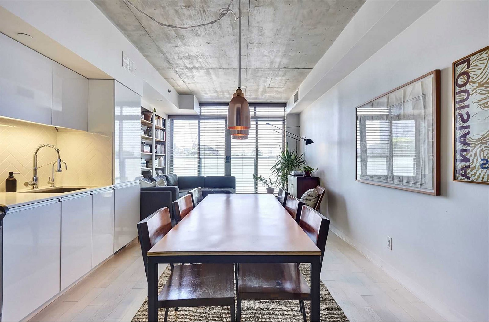 裝修案例現(xiàn)代簡(jiǎn)約風(fēng)格室內(nèi)裝修效果圖-餐廳 裝修案例現(xiàn)代簡(jiǎn)約風(fēng)格室內(nèi)裝修效果圖-餐廳